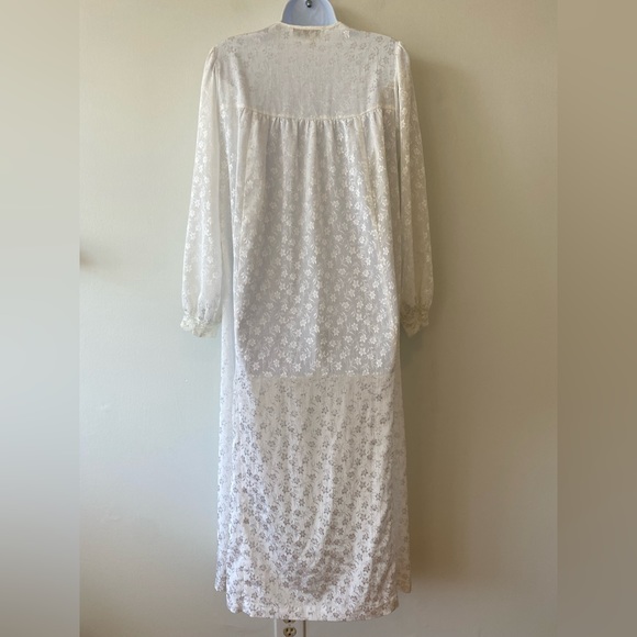 Set of two Oscar de la Renta long nightgowns black and white small - Picture 14 of 15